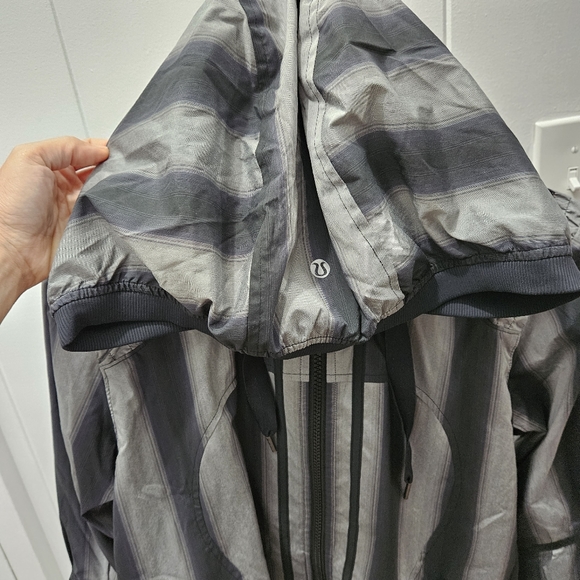 Lululemon Thats The Run Track and Field Striped Hooded Jacket Women's Size S - Picture 11 of 16